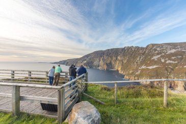 people at viewing point Slieve League